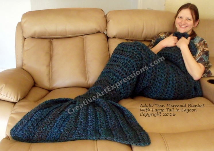 Mermaid Blanket Large Fin in Lagoon