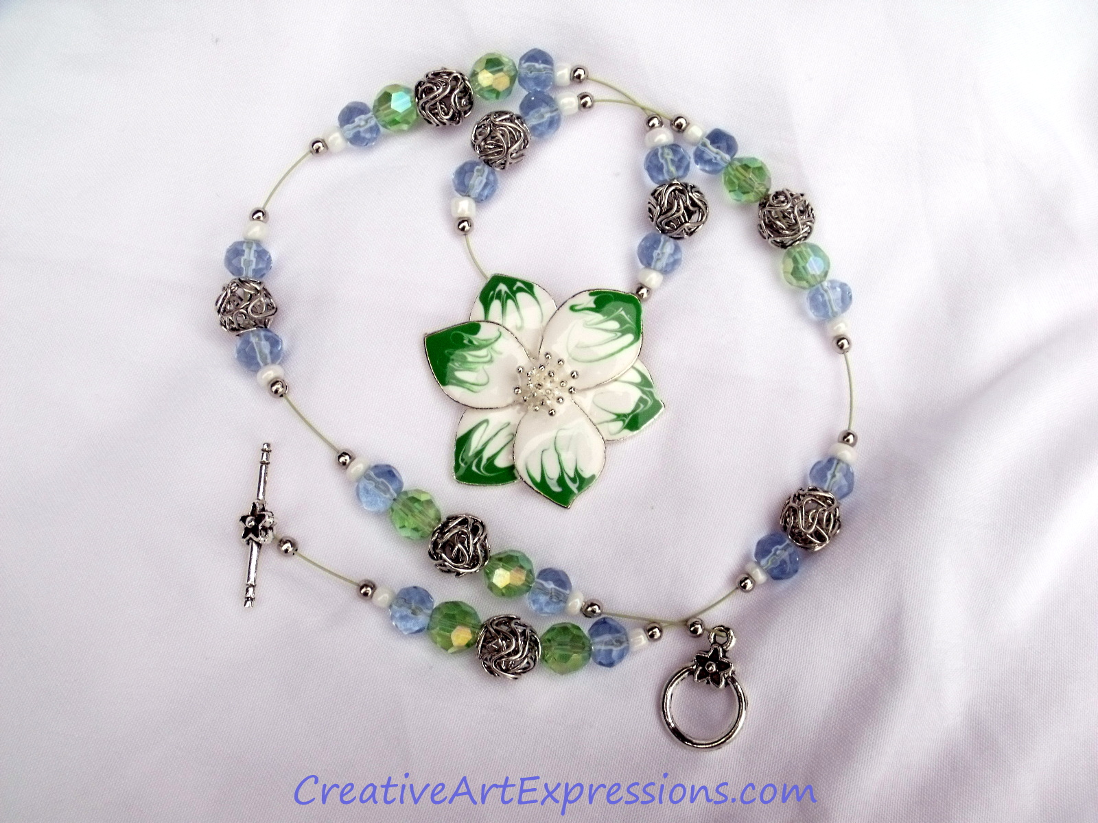 Creative Art Expressions Handmade Green & White Flower Necklace