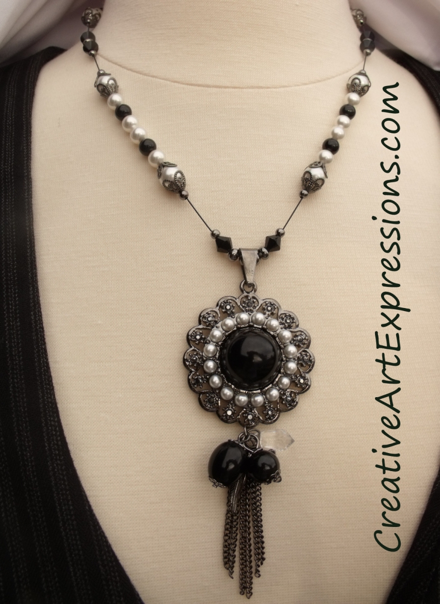 Creative Art Expressions Handmade Black & White Pearl Necklace Jewelry 